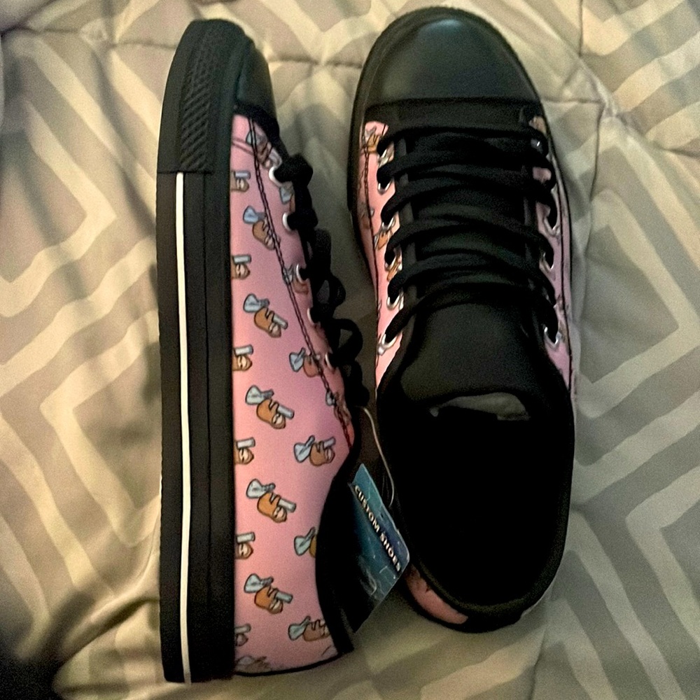 NWT Womens Sloth Shoes Size 9